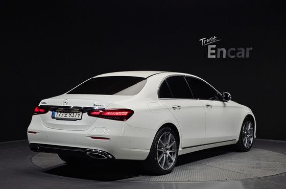Mercedes-Benz E-Class E300e 4MATIC Exclusive — пробег 63 325 км — фото 2 из 5