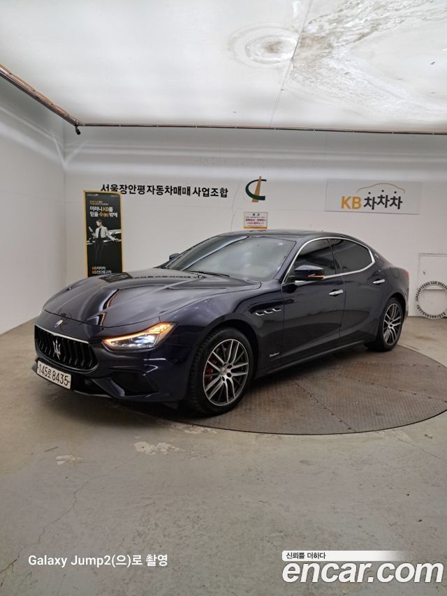 Maserati Ghibli 2.0 Gransport 3rd — пробег 20 100 км — фото 1 из 5