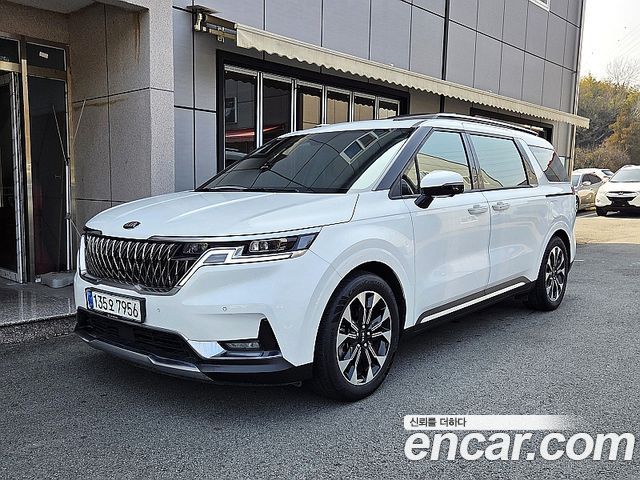 Kia Carnival 9-Seater Signature — пробег 12 184 км — фото 1 из 5
