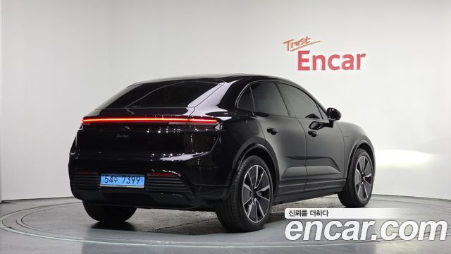 Porsche Macan Turbo — пробег 17 912 км — фото 2 из 5