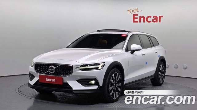 Volvo V60 B5 Ultimate AWD — пробег 18 237 км — фото 1 из 5
