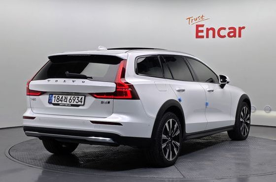Volvo V60 B5 Ultimate AWD — пробег 18 237 км — фото 2 из 5