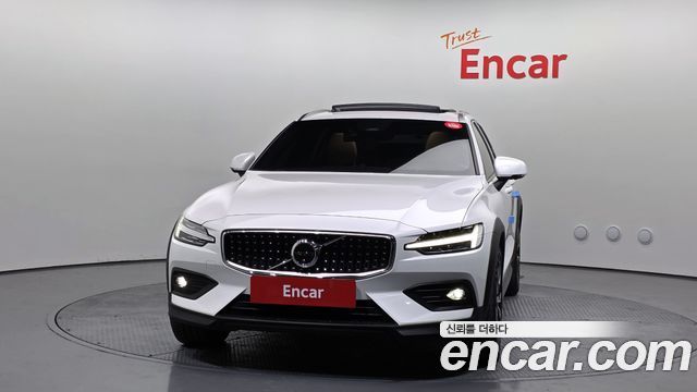 Volvo V60 B5 Ultimate AWD — пробег 18 237 км — фото 3 из 5