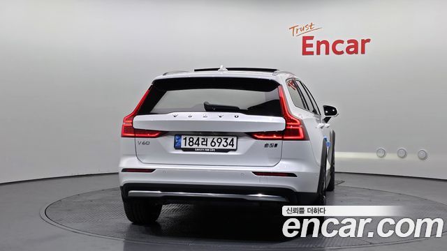 Volvo V60 B5 Ultimate AWD — пробег 18 237 км — фото 4 из 5
