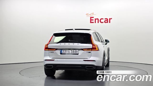 Volvo V60 T5 Pro AWD — пробег 63 263 км — фото 4 из 5