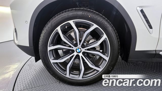 BMW X4 xDrive20i xLine — пробег 4 671 км — фото 5 из 5