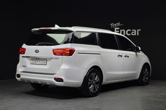 Kia Carnival 9-Seater Luxury — пробег 136 263 км — фото 2 из 5
