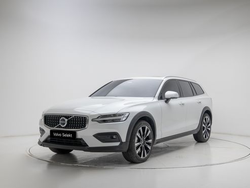 Volvo V60 B5 Ultra AWD — пробег 3 320 км — фото 1 из 5