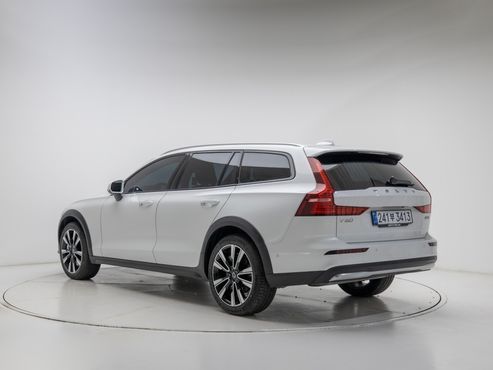 Volvo V60 B5 Ultra AWD — пробег 3 320 км — фото 4 из 5