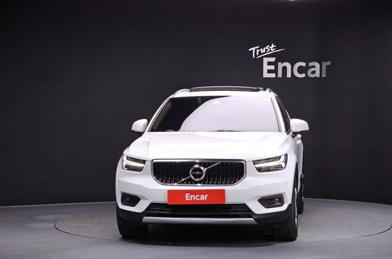 Volvo XC40 T4 Momentum — пробег 158 244 км — фото 3 из 5