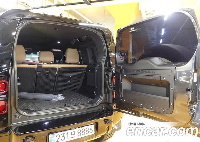 Land Rover Defender 110 P300 X-Dynamic SE — пробег 3 900 км — фото 4 из 5