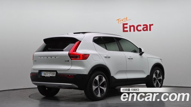 Volvo XC40 B4 Ultimate Bright — пробег 9 505 км — фото 2 из 5