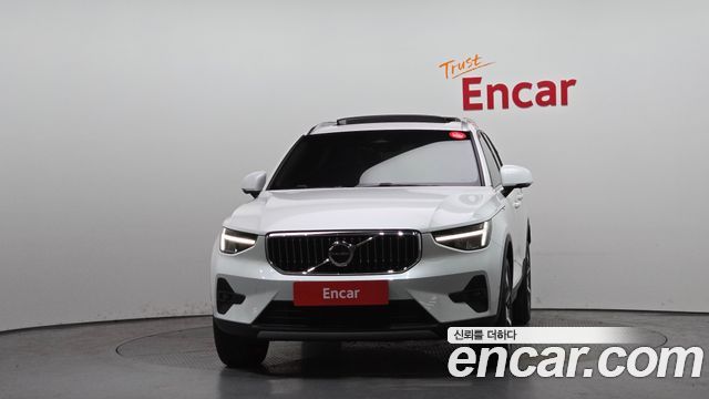 Volvo XC40 B4 Ultimate Bright — пробег 9 505 км — фото 3 из 5