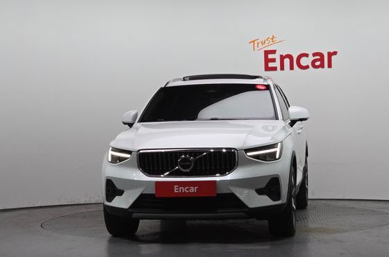 Volvo XC40 B4 Ultimate Bright — пробег 9 505 км — фото 3 из 5