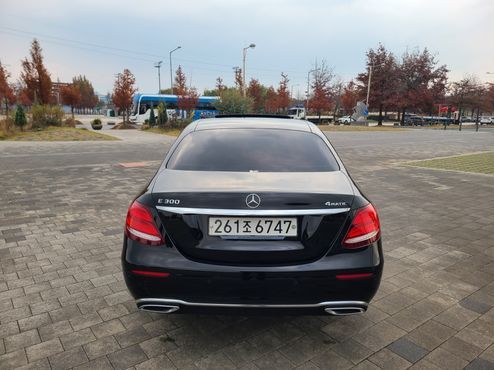 Mercedes-Benz E-Class E300 4MATIC Exclusive — пробег 135 162 км — фото 4 из 5