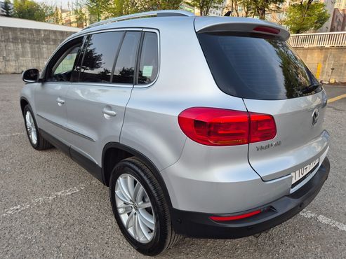 Volkswagen Tiguan 2.0 TDI Premium 5N — пробег 77 000 км — фото 4 из 5