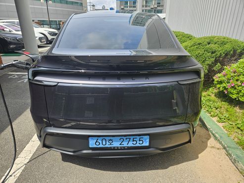 Tesla Model Y Premium RWD — пробег 120 км — фото 4 из 5