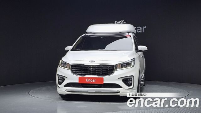 Kia Carnival 9-Seater Hi-Limousine Noblesse Special — пробег 105 536 км — фото 3 из 5