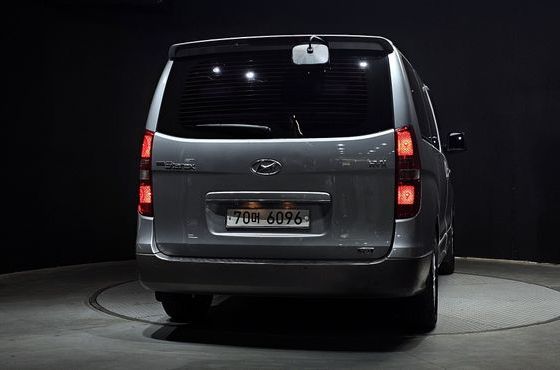 Hyundai Starex 11-Seater Wagon HVX VIP PACK — пробег 78 202 км — фото 4 из 5