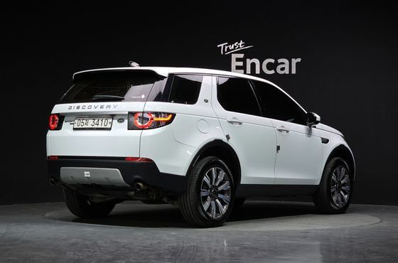 Land Rover Discovery Sport 2.0 TD4 HSE Luxury — пробег 75 427 км — фото 2 из 5