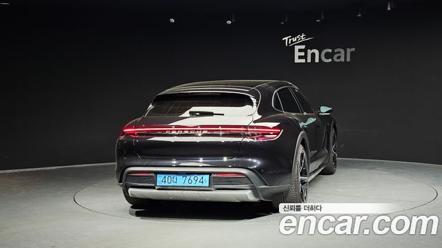 Porsche Taycan 4S Cross Turismo — пробег 3 691 км — фото 4 из 5