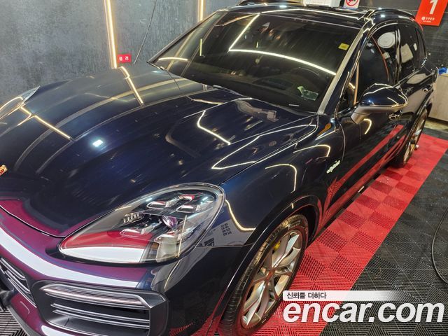 Porsche Cayenne 3.0 E-Hybrid — пробег 80 000 км — фото 3 из 5