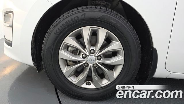 Kia Carnival 11-Seater Deluxe — пробег 49 921 км — фото 5 из 5