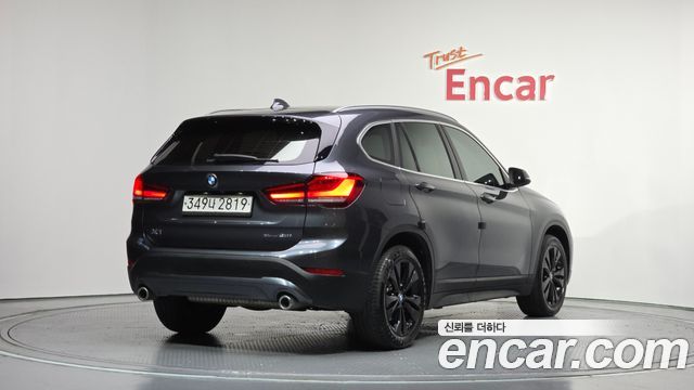 BMW X1 xDrive 20i Advantage — пробег 29 721 км — фото 2 из 5