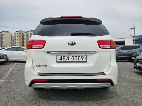 Kia Carnival 9-seater Prestige — пробег 220 190 км — фото 4 из 5