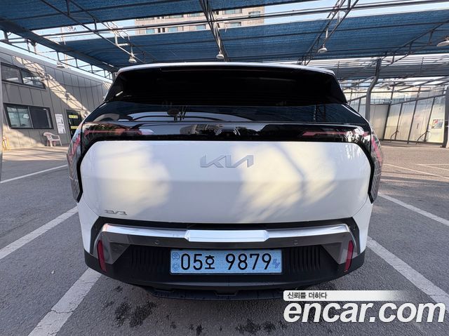 Kia EV3 Long Range 2WD Earth — пробег 150 км — фото 3 из 5