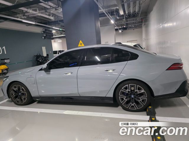 BMW 5-Series 530e xDrive M Sport — пробег 12 000 км — фото 4 из 5