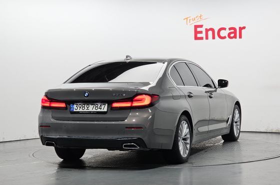 BMW 5-Series 530e Luxury — пробег 26 132 км — фото 2 из 5