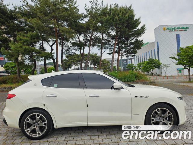 Maserati Levante из Кореи Encar