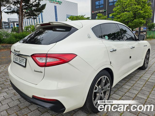 Maserati Levante из Кореи Encar