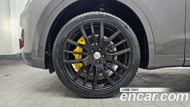 Maserati Levante из Кореи Encar