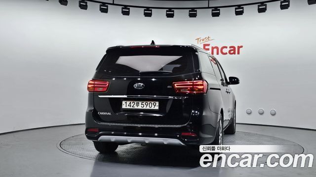 Kia Carnival из Кореи Encar