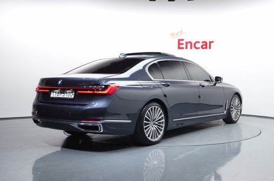 BMW 7-Series 740Li xDrive Design Pure Excellence — пробег 98 923 км — фото 2 из 5