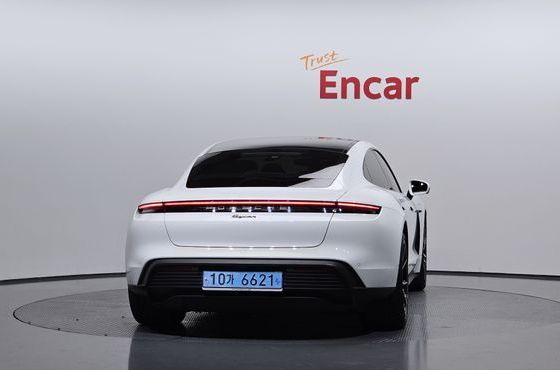 Porsche Taycan Base — пробег 41 370 км — фото 4 из 5
