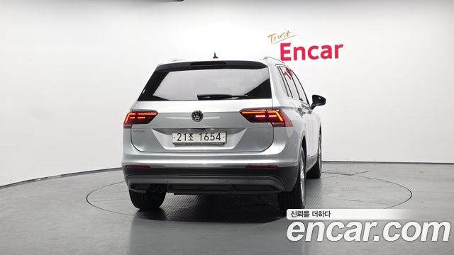 Volkswagen Tiguan 2.0 TDI Premium — пробег 151 426 км — фото 4 из 5