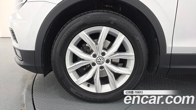 Volkswagen Tiguan 2.0 TDI Premium — пробег 151 426 км — фото 5 из 5