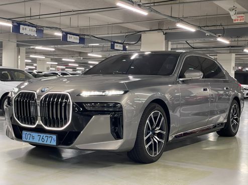 BMW i7 eDrive 50 M Sport — пробег 48 152 км — фото 1 из 5