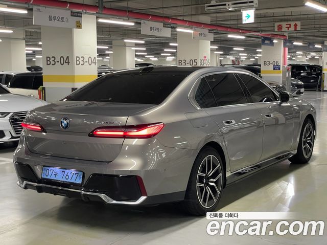 BMW i7 eDrive 50 M Sport — пробег 48 152 км — фото 4 из 5