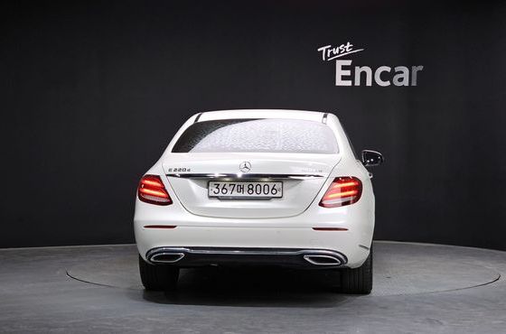 Mercedes-Benz E-Class E220d Exclusive — пробег 83 974 км — фото 4 из 5