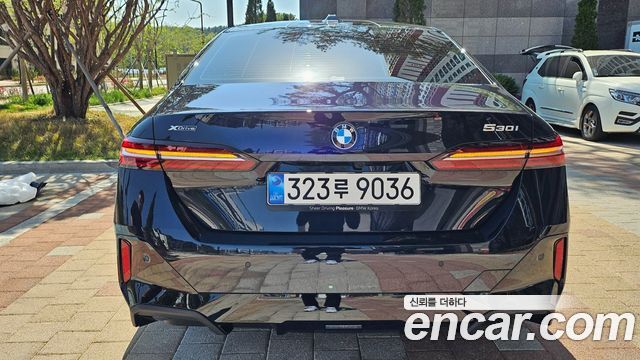 BMW 5-Series 530i xDrive M Sport — пробег 1 500 км — фото 4 из 5