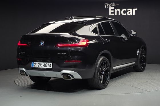 BMW X4 xDrive20i xLine — пробег 7 710 км — фото 2 из 5