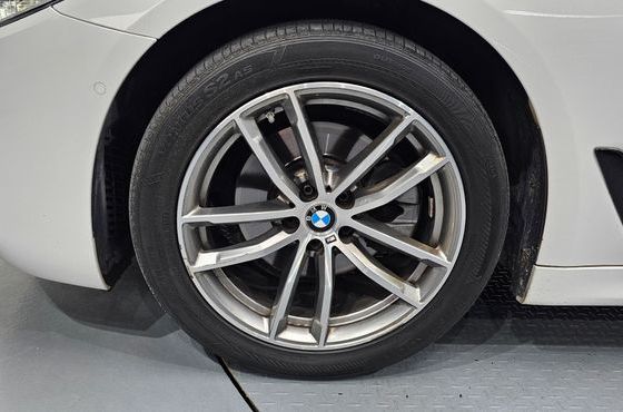 BMW 5-Series 520d xDrive M Sport Package Plus — пробег 121 574 км — фото 5 из 5