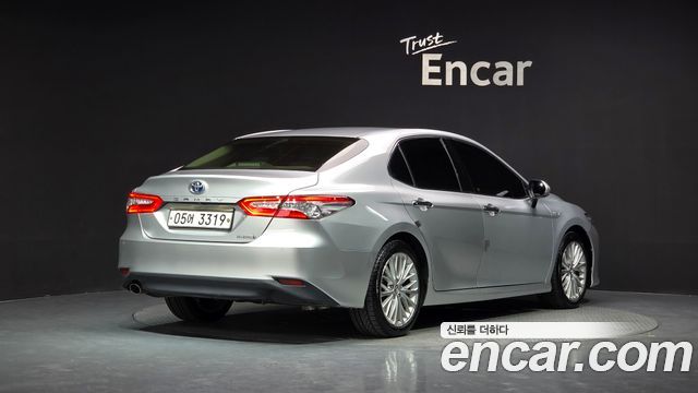 Toyota Camry 2.5 XLE Hybrid — пробег 110 808 км — фото 2 из 5