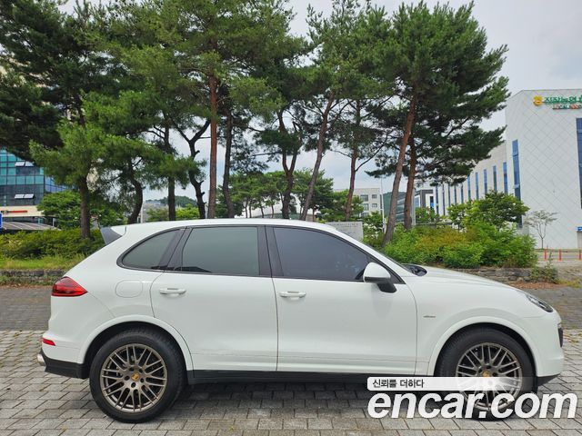 Porsche Cayenne 3.0 Diesel Platium Edition 958 — пробег 182 800 км — фото 3 из 5