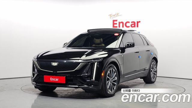 Cadillac Lyriq Sport — пробег 10 179 км — фото 1 из 5