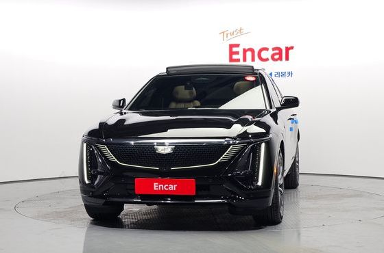 Cadillac Lyriq Sport — пробег 10 179 км — фото 3 из 5